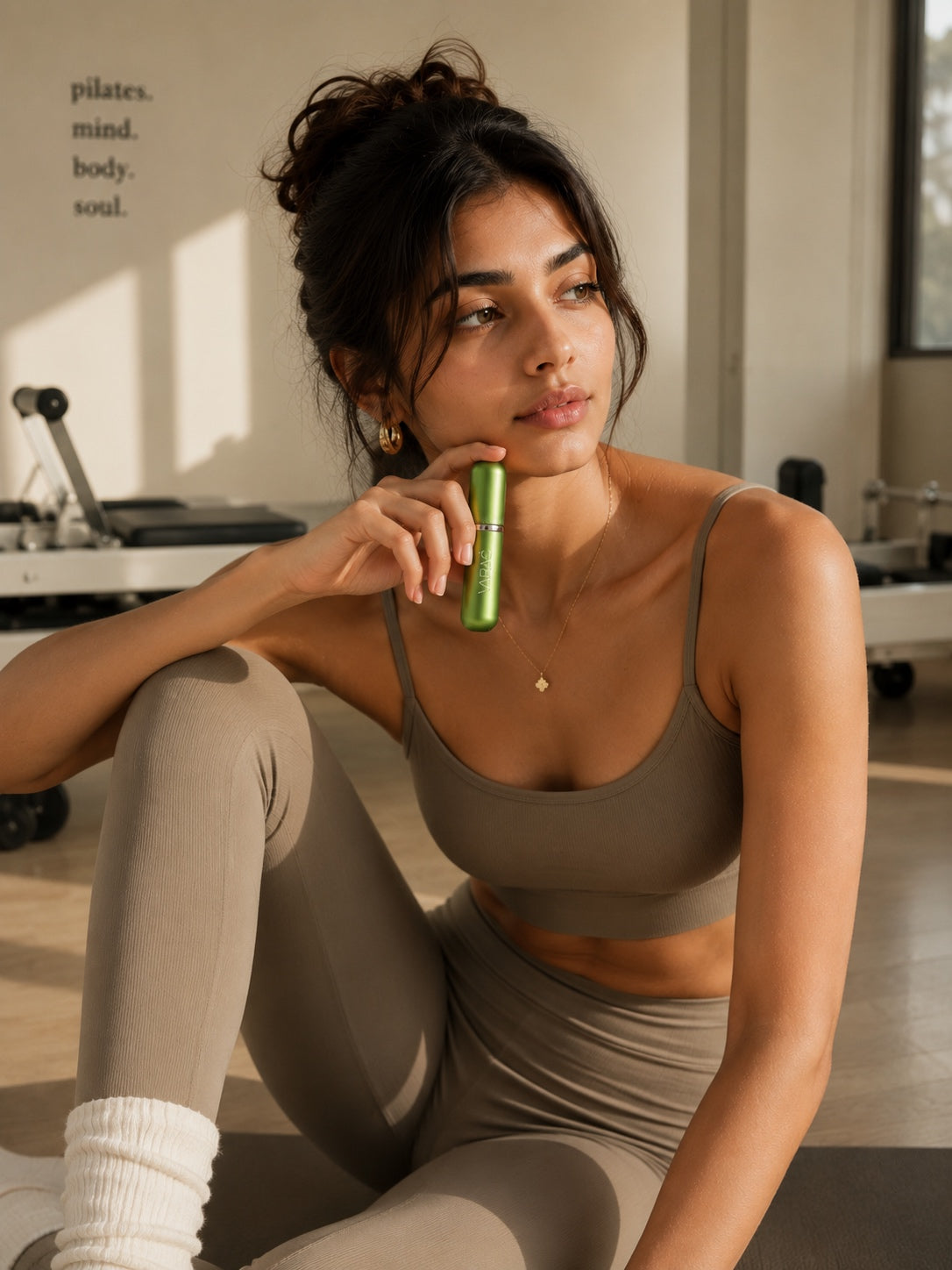 Lush Green · VARAÉ ANCHOR inhaler held in hand, pocket-sized for travel