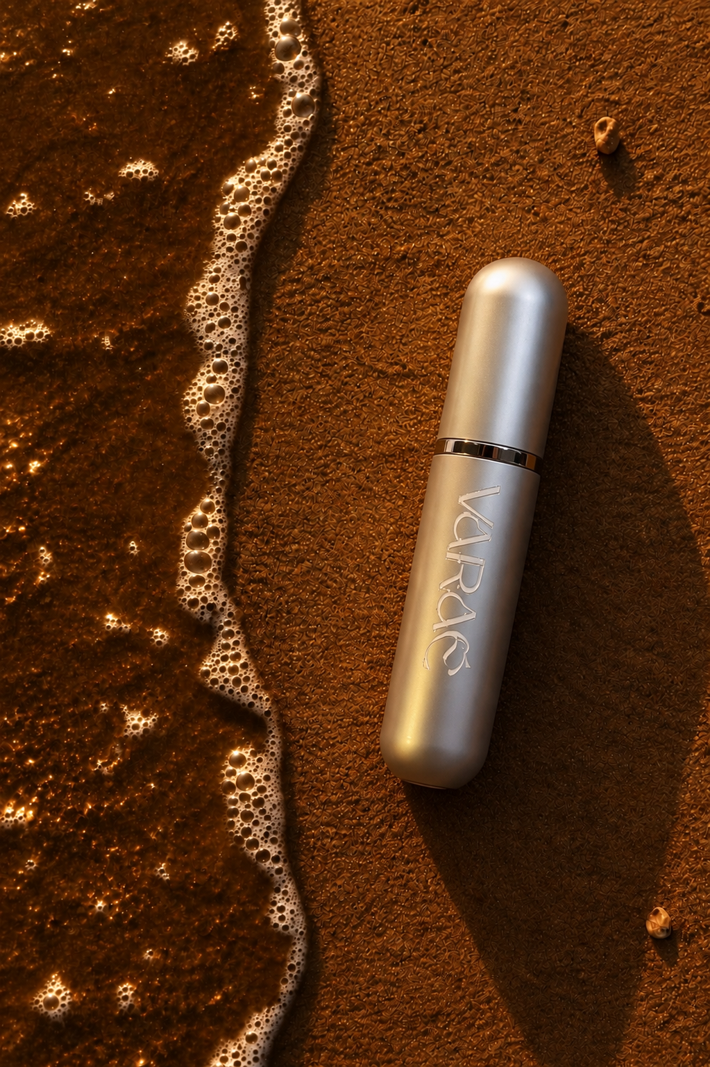 Silver Haze · VARAÉ ANCHOR inhaler in brushed silver on wet sand, top view